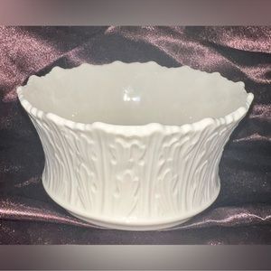 Vintage Lenox Ivory Woodland Collection
Small Bowl